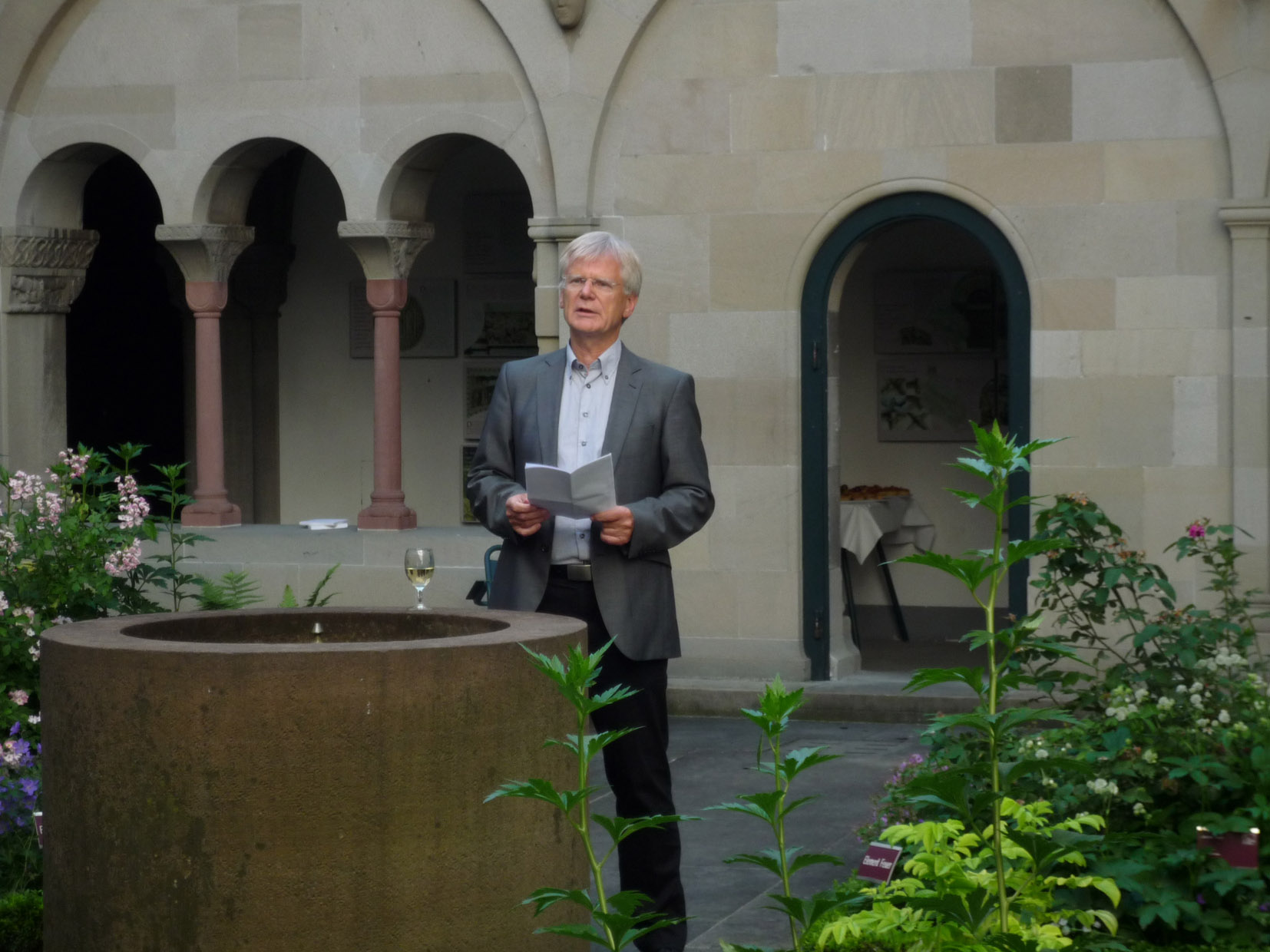 Rede von Professor IngoRede zum 50. Jährigen Bestehen des Instituts für Hermeneutik und Religionsphilosophie